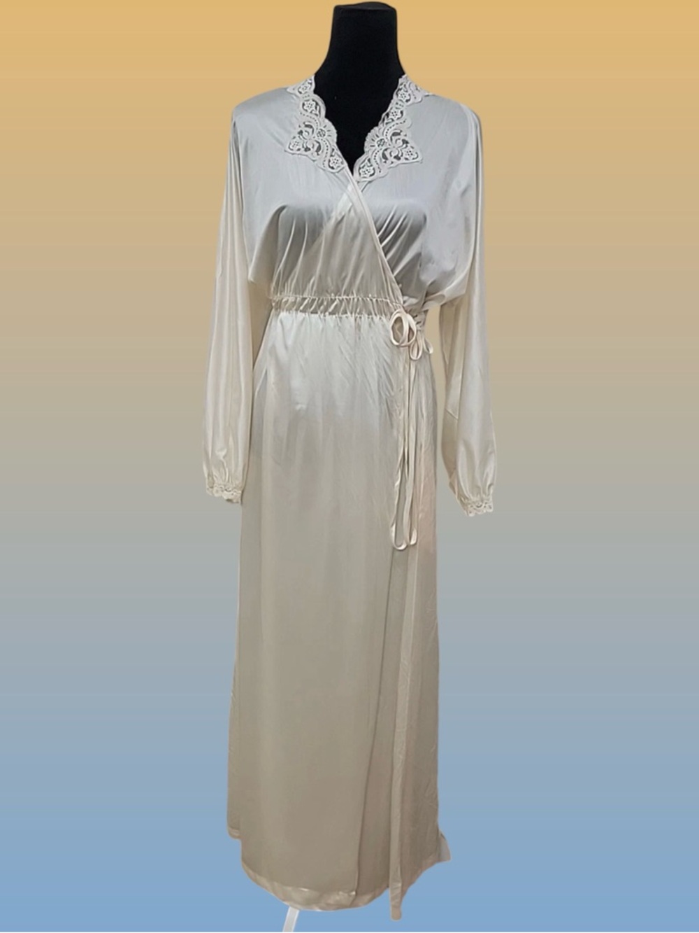 Vintage 70s Miss Elaine Ivory Peignoir Set Nightgown Robe ILGWU - Picture 6 of 8